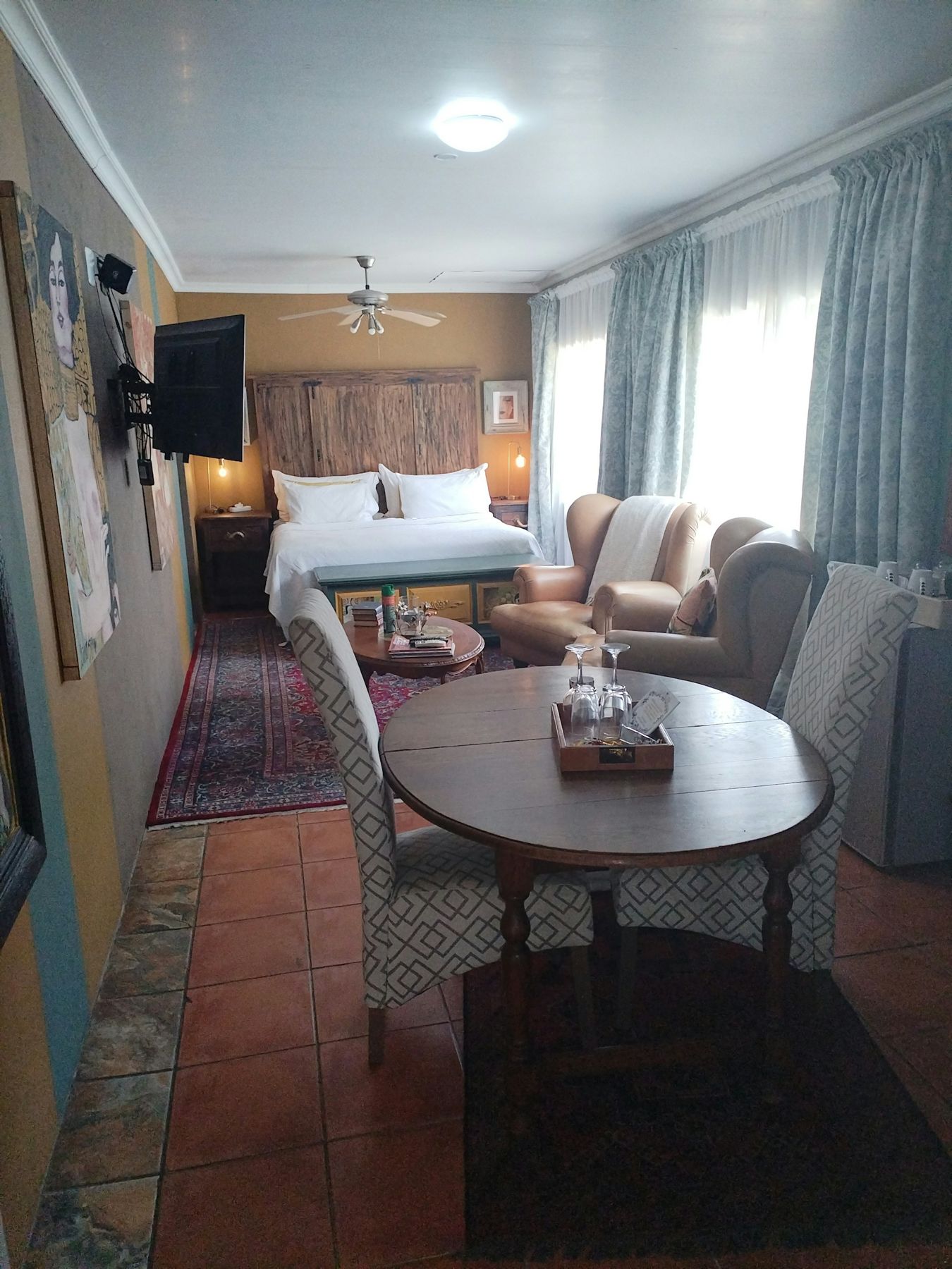 Guest room